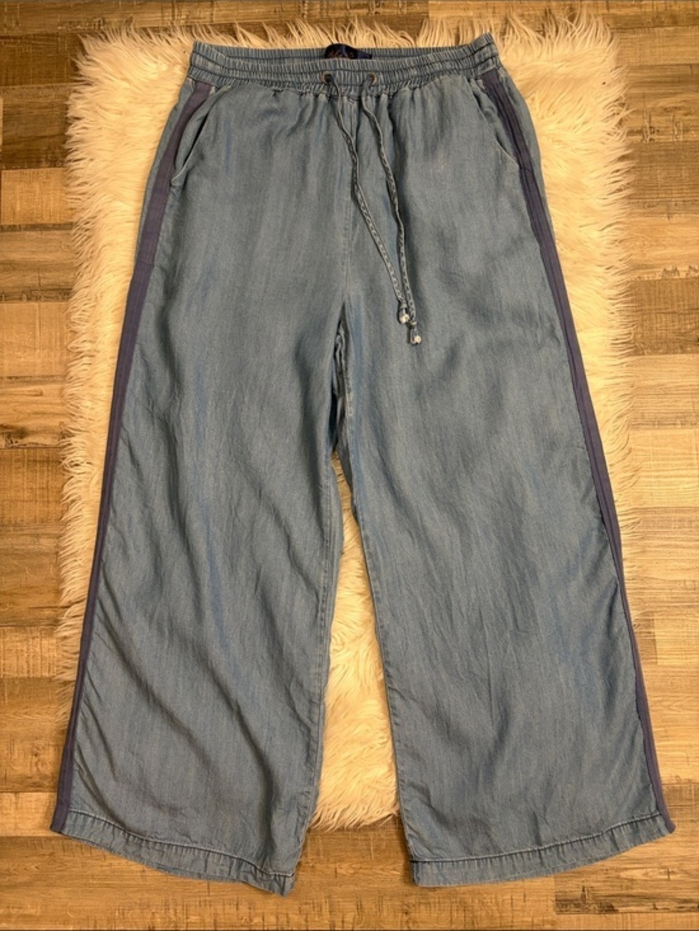 Francesca’s Blue Rain wide leg chambray pants high rise pull on easy fit M